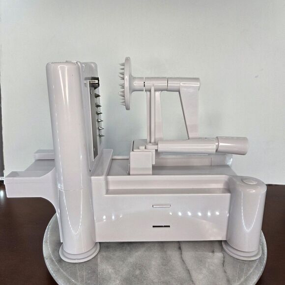Sur La Table Vegetable & Fruit Spiral Slicer 3 Blade Manual Spiralizer Kitchen - Picture 11 of 14